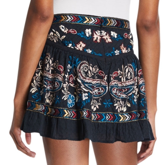 🍒NWT🍒 ANTHROPOLOGIE LOVE SAM EMBROIDERED SKIRT - Picture 2 of 7